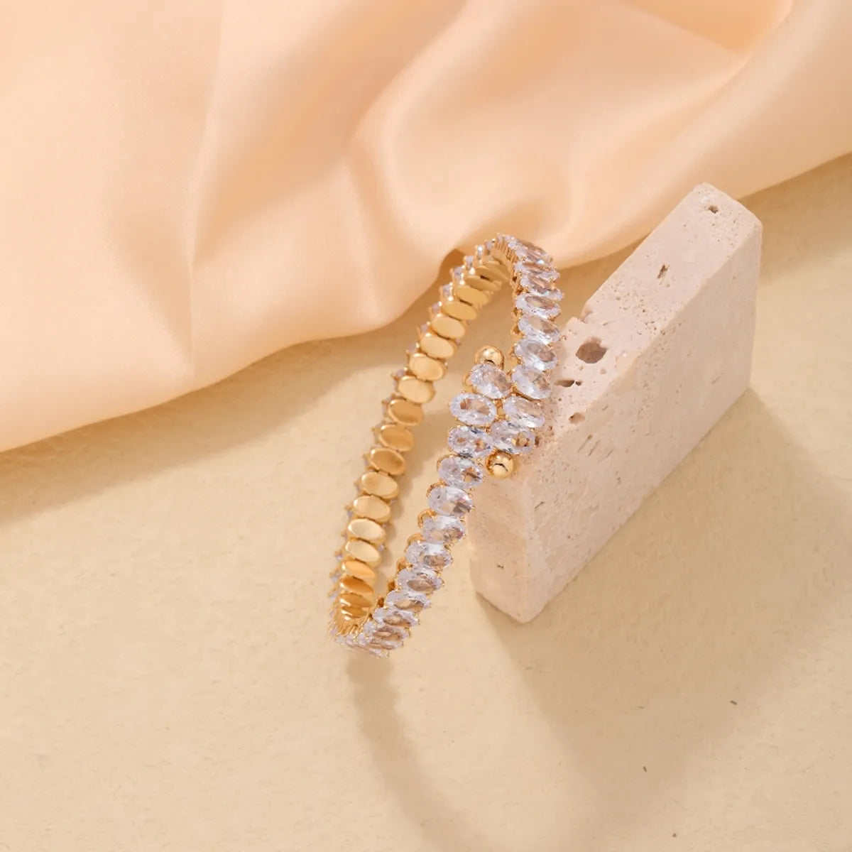 Elegant Simple Style Oval Solid Color Copper Plating Inlay Zircon Bangle