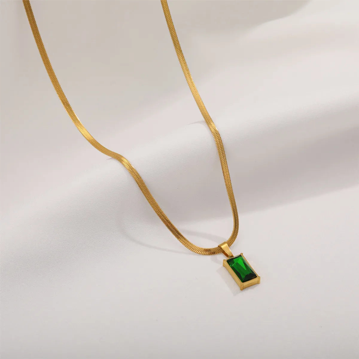 Elegant Simple Style Rectangle Titanium Steel Plating Inlay Artificial Diamond 18k Gold Plated Pendant Necklace