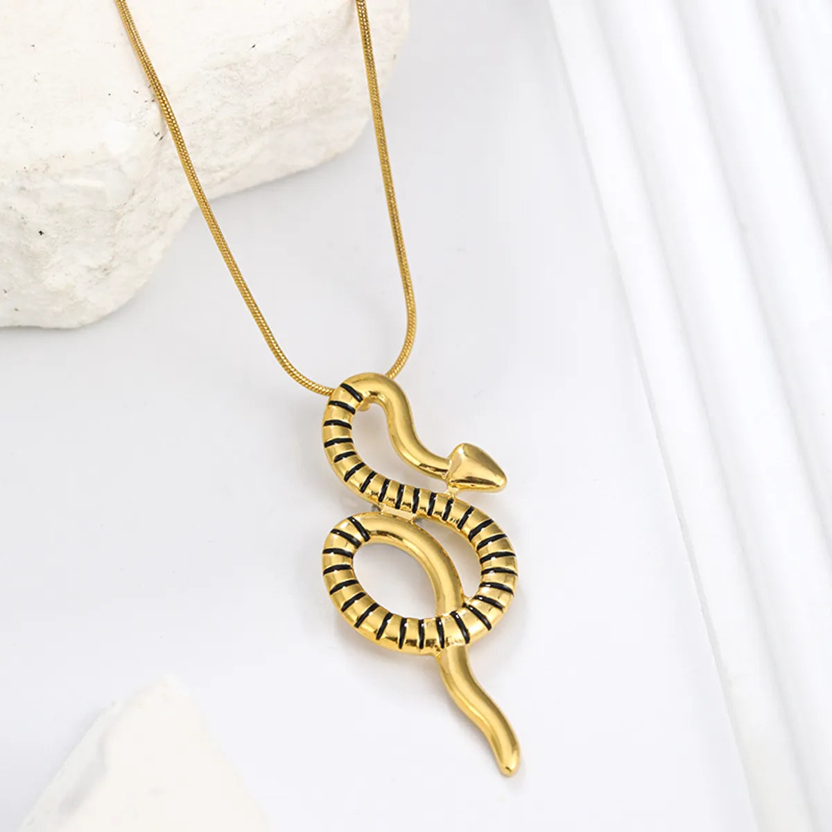 Elegant Simple Style Snake Stainless Steel Plating 18k Gold Plated Pendant Necklace