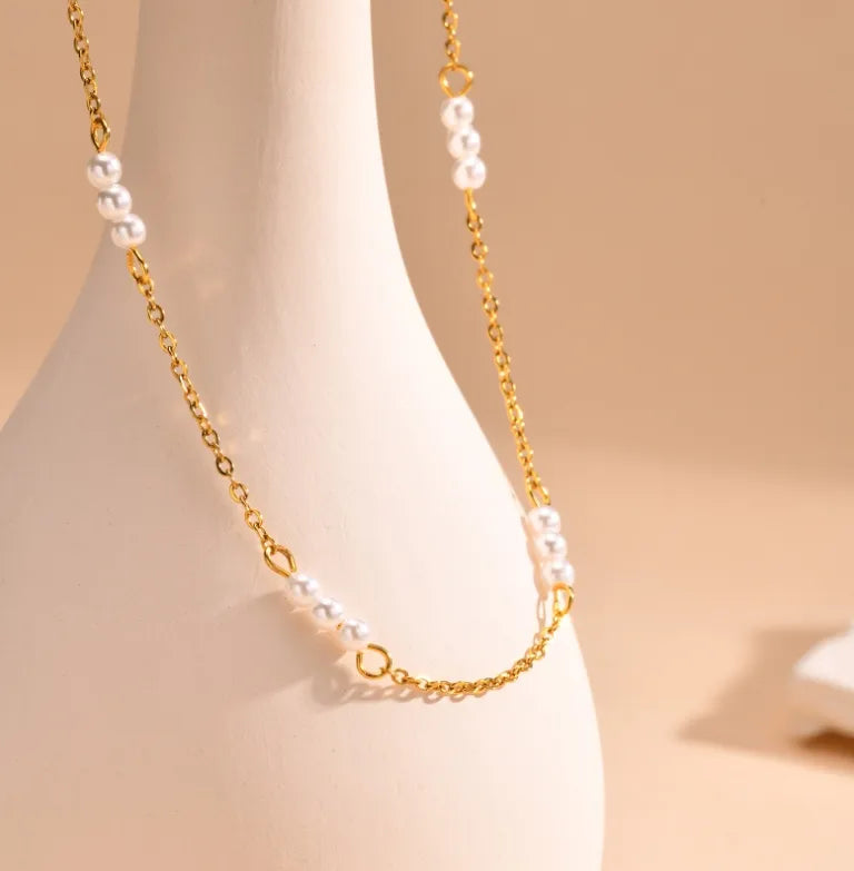 Elegant Simple Style Solid Color 18K Gold Plated 304 Stainless Steel Imitation Pearl Titanium Steel Wholesale Necklace