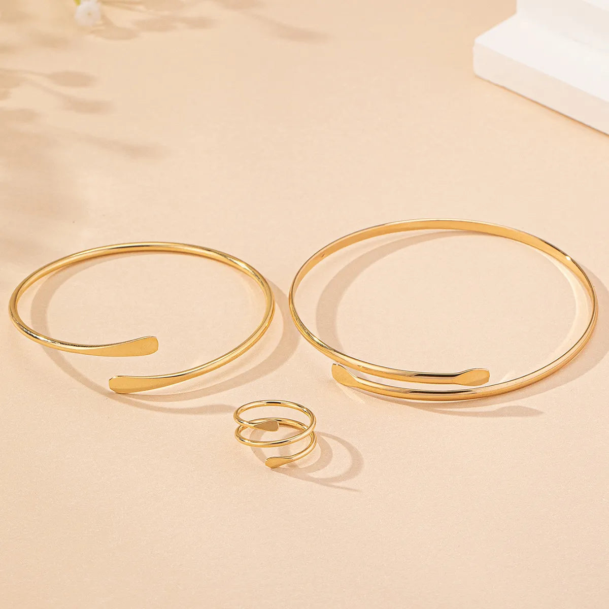 Elegant Simple Style Solid Color Iron Women'S Rings Bracelets Arm Bracelet