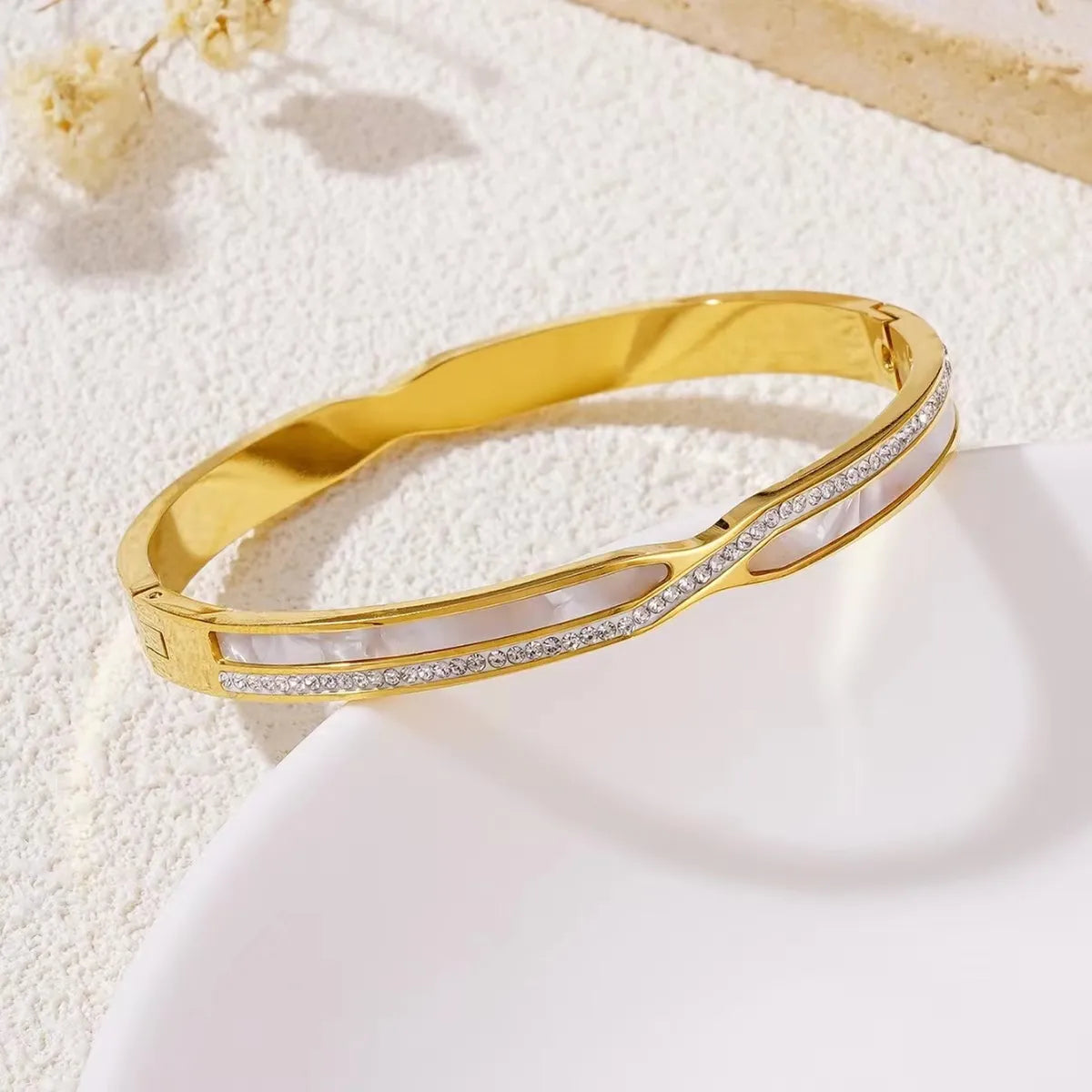 Elegant Simple Style Splicing Titanium Steel 18K Gold Plated Rhinestones Bangle In Bulk