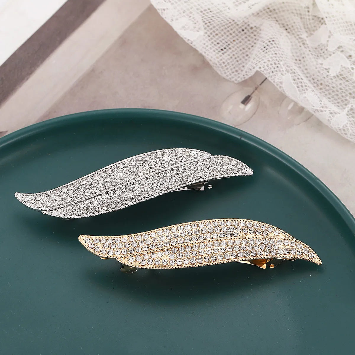 Elegant Solid Color Alloy Inlay Rhinestones Hair Clip