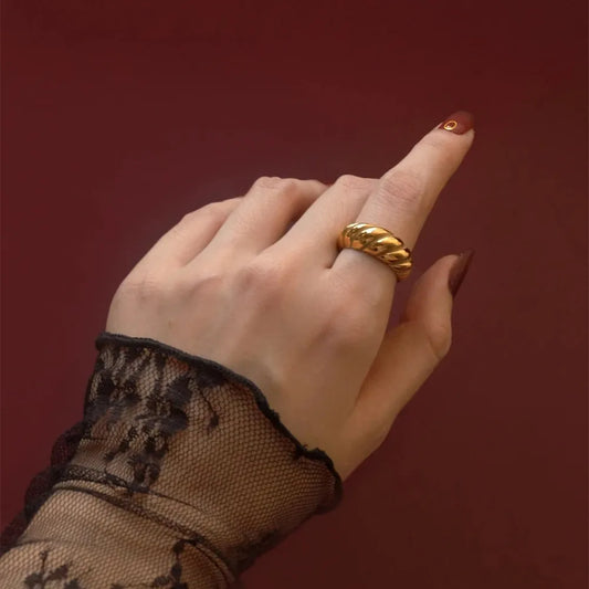 Elegant Solid Color Alloy Plating Gold Plated Women'S Rings