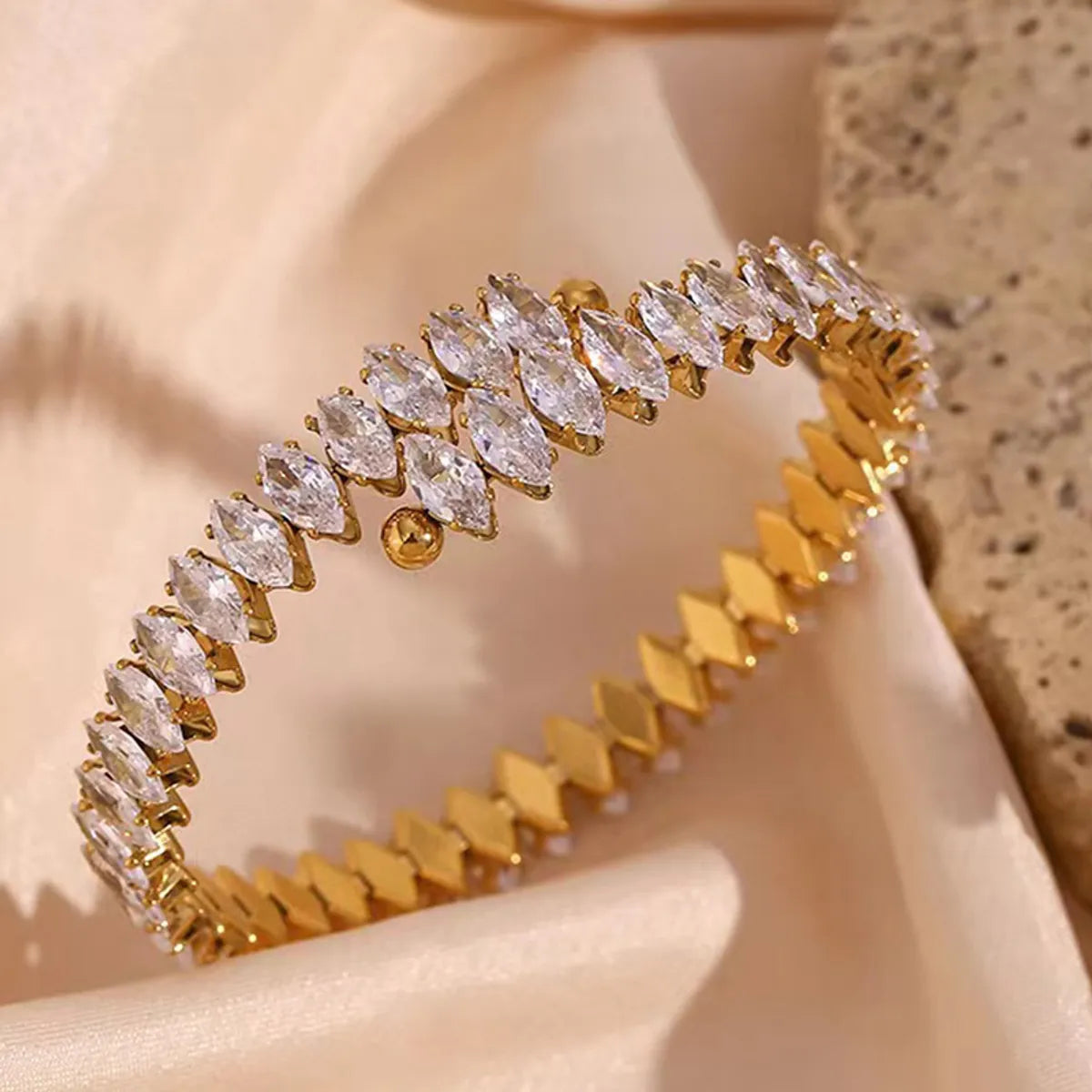 Elegant Solid Color Copper Plating Inlay Zircon Gold Plated Bangle