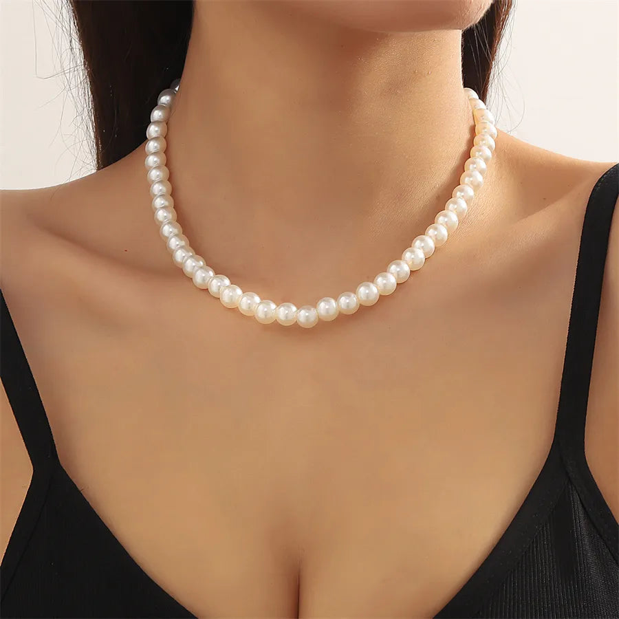 Elegant Solid Color Imitation Pearl Women'S Necklace