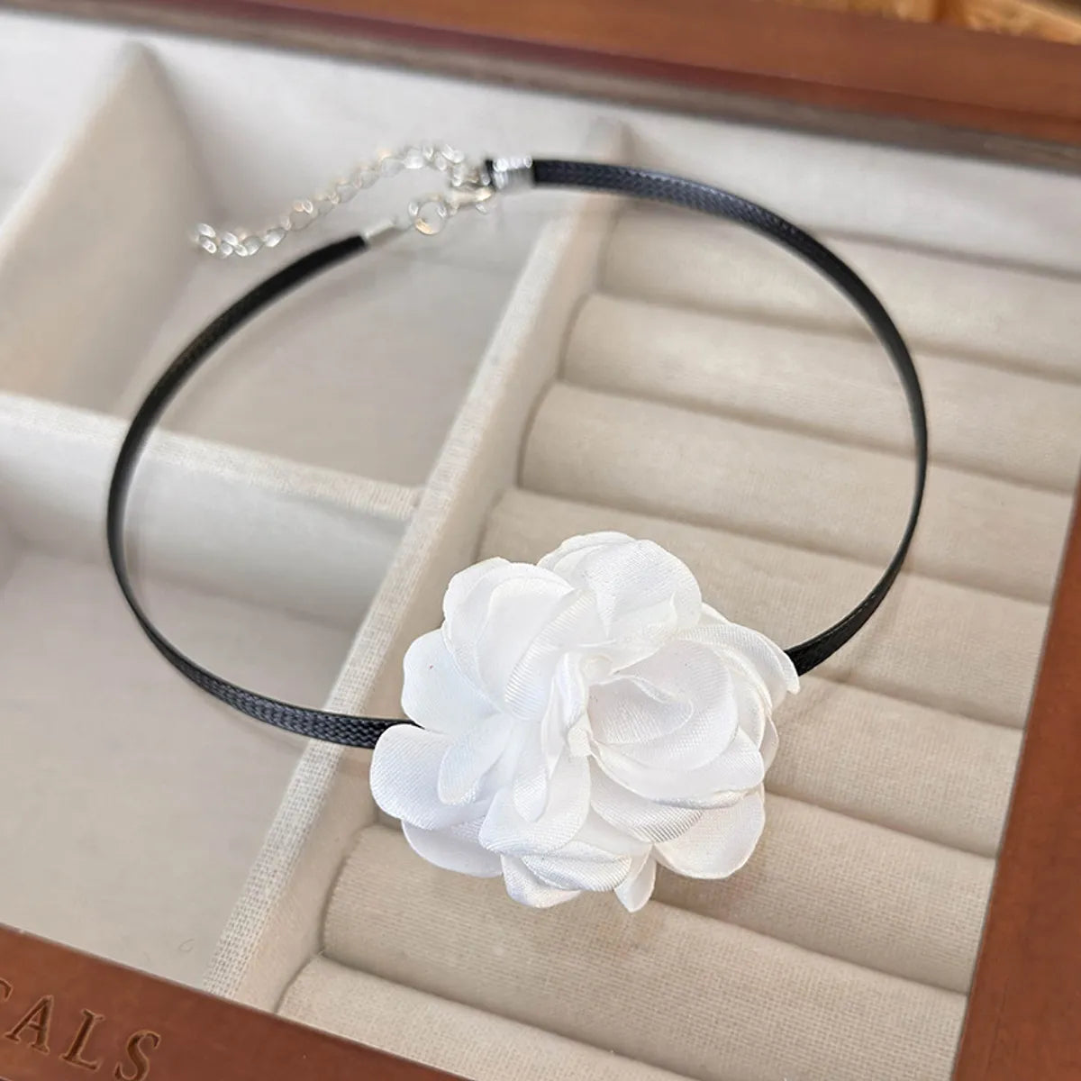 Elegant Streetwear Flower Cloth Wholesale Choker