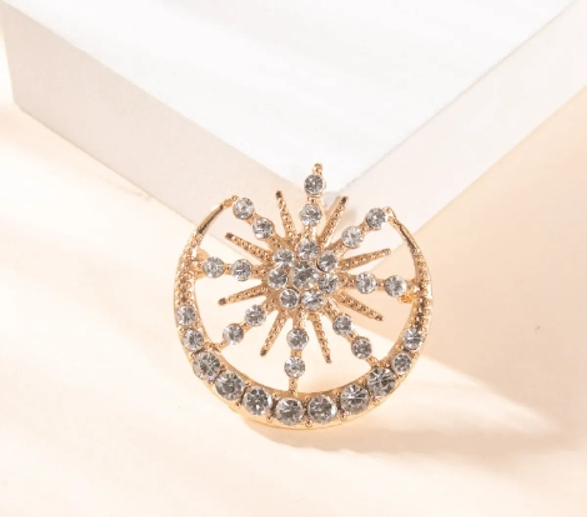 Elegant Sun Moon Alloy Plating Inlay Artificial Diamond Women'S Brooches