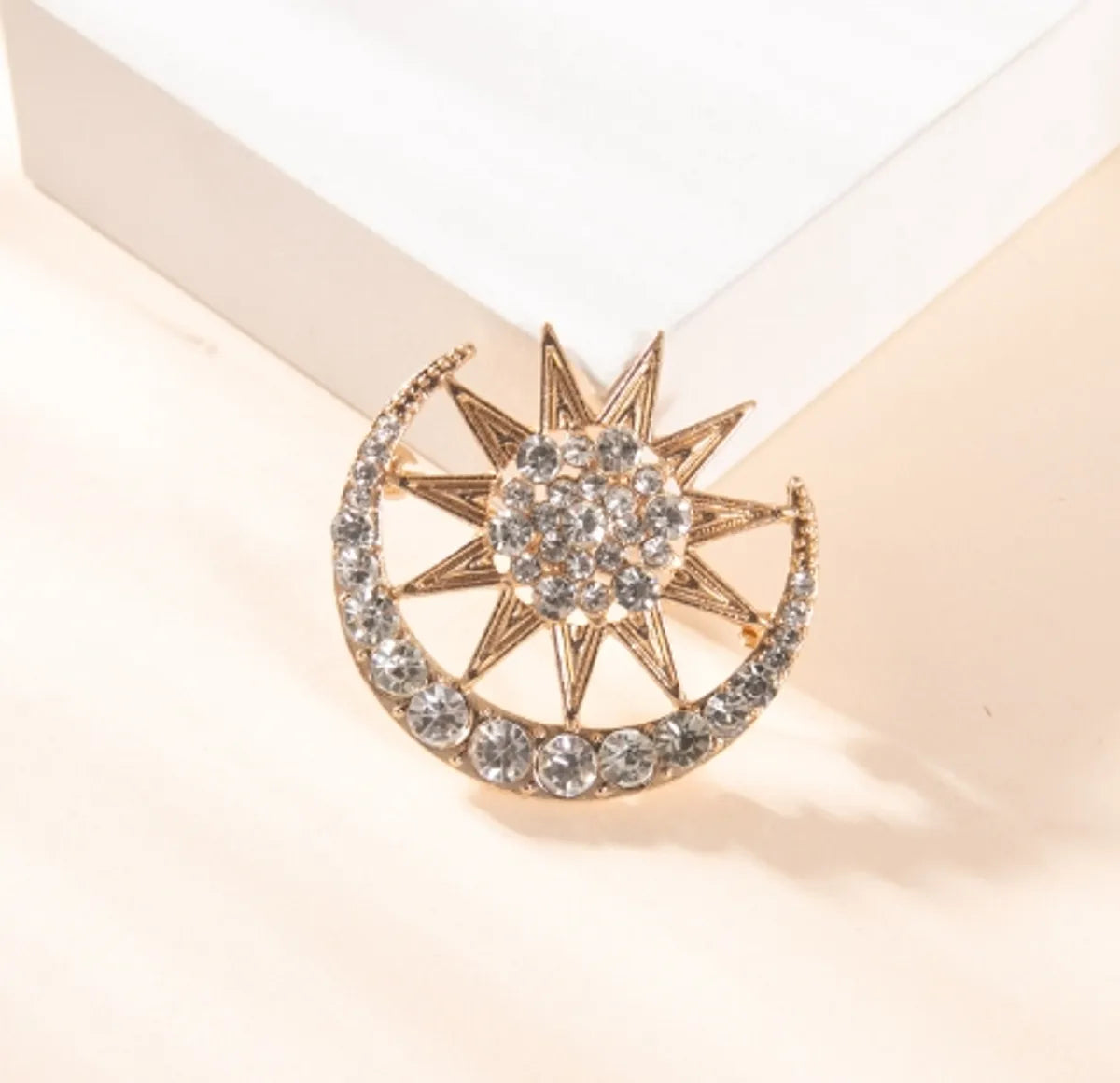 Elegant Sun Moon Alloy Plating Inlay Artificial Diamond Women'S Brooches