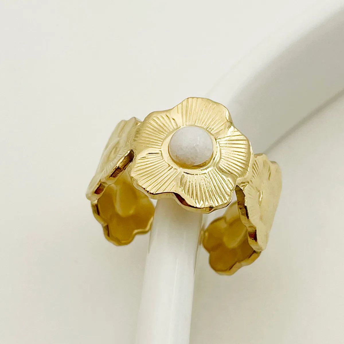 304 Stainless Steel 14K Gold Plated Elegant Sweet Plating Inlay Flower Natural Stone Rings