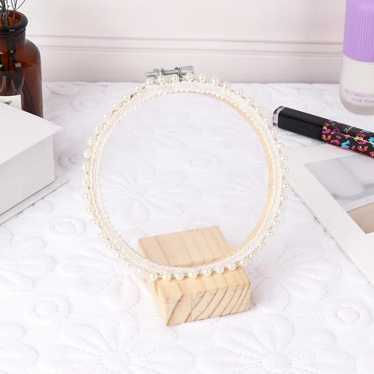 Elegant Sweet Round PP Solid Wood Lace Jewelry Rack