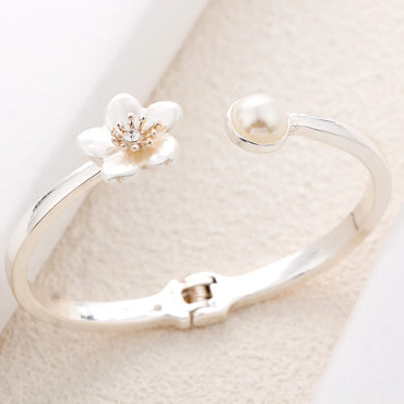 Elegant Vintage Style Streetwear Flower Copper Plating Inlay Pearl Zircon Silver Plated Bangle