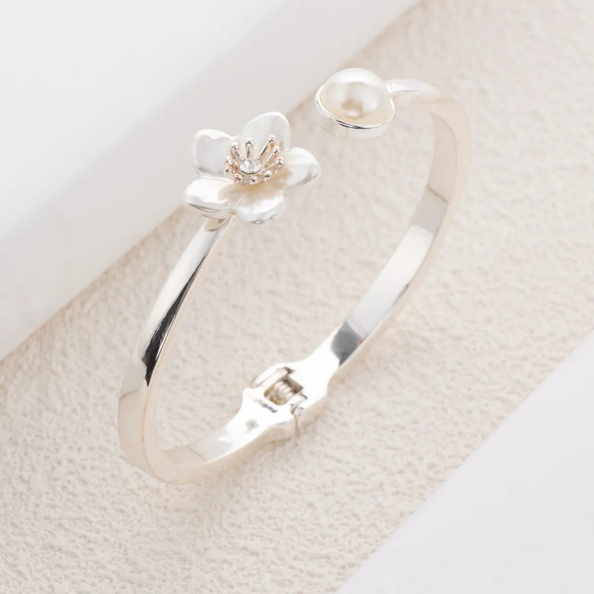 Elegant Vintage Style Streetwear Flower Copper Plating Inlay Pearl Zircon Silver Plated Bangle