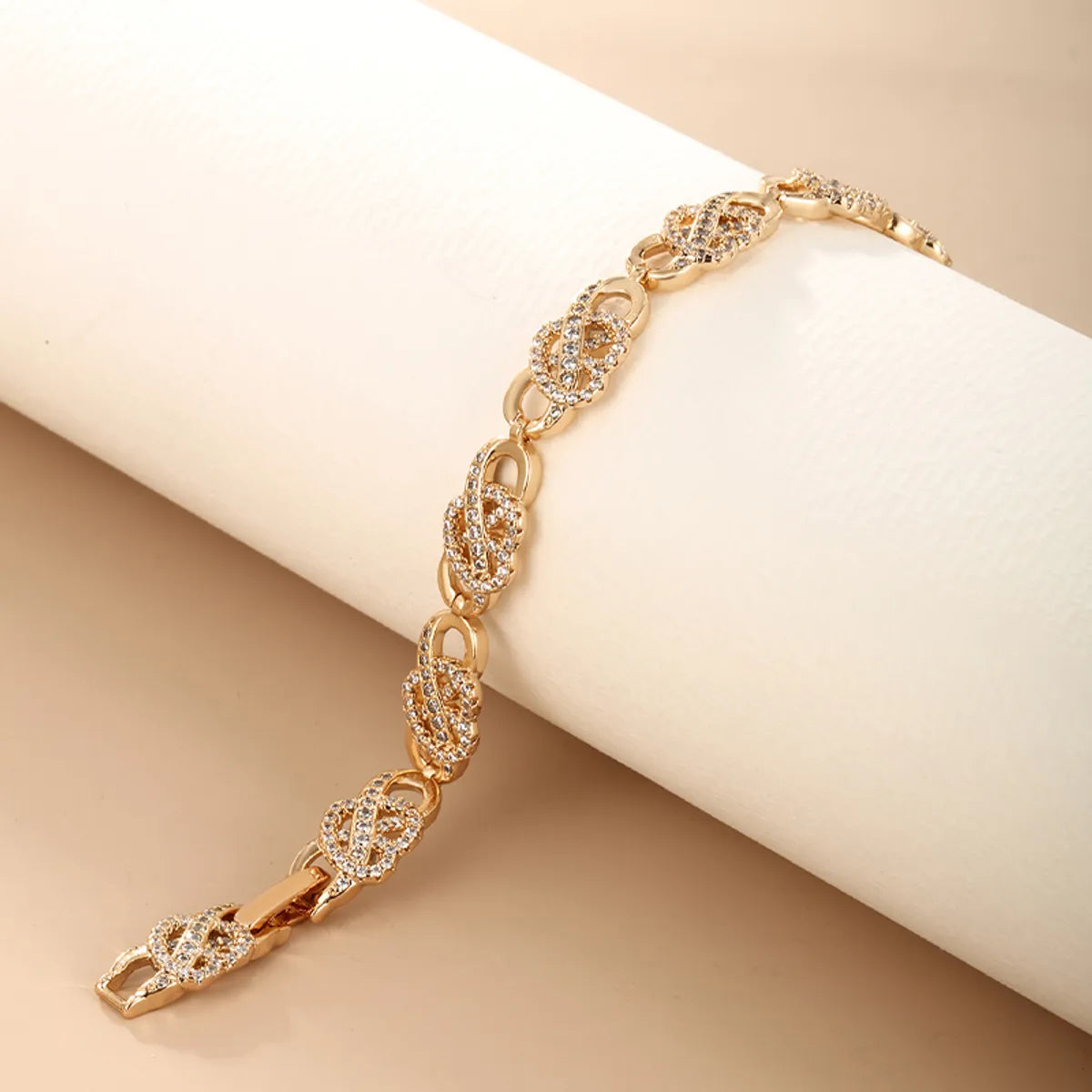 Elegant Xuping Infinity Heart Shape Alloy Copper Plating Inlay Artificial Diamond 18k Gold Plated Women'S Bracelets