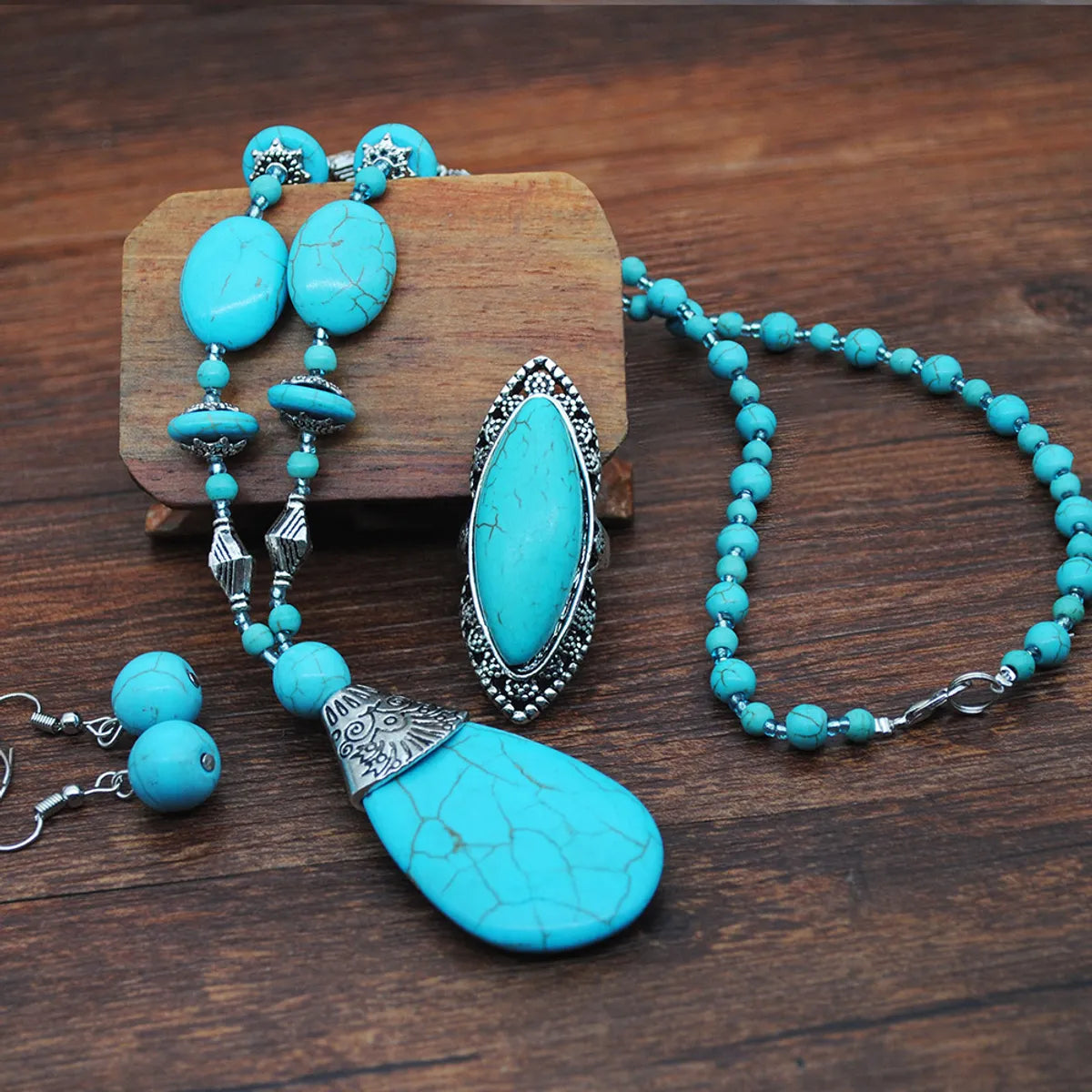 Ethnic Style Round Metal Inlay Turquoise Women'S Jewelry Set