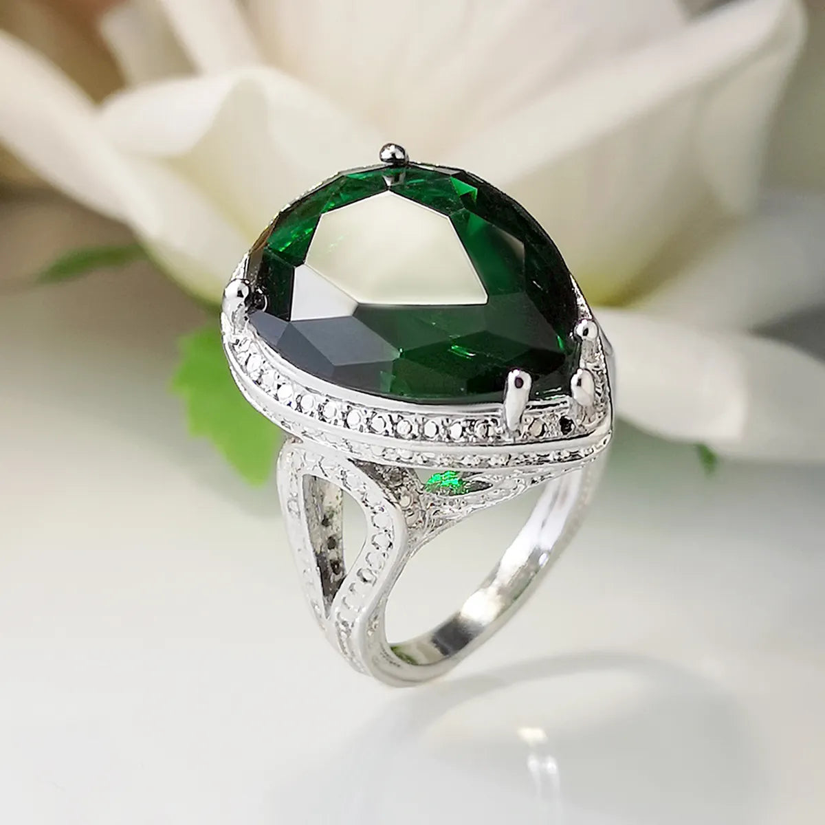 European And American Fashion Emerald Zircon Ring