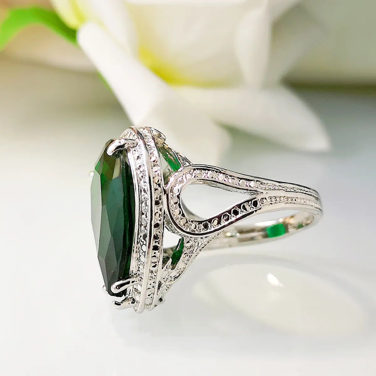 European And American Fashion Emerald Zircon Ring