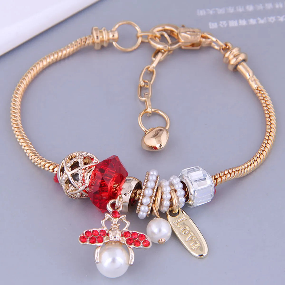 European And American Fashion Simple Bee Pendant Alloy Bracelet