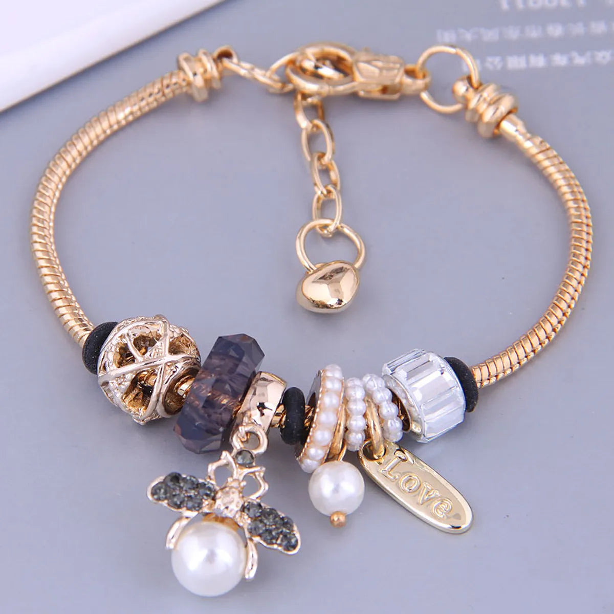 European And American Fashion Simple Bee Pendant Alloy Bracelet