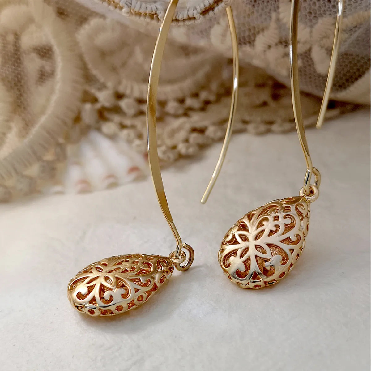 European And American Hollow Carved Retro Light Luxury Gold-plated Ear Hook Jewelry Wholesale