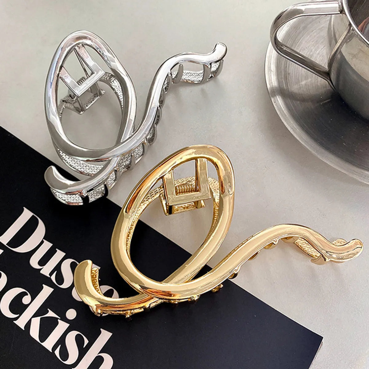 Metal Irregular Geometric Letter Hairpin Back Head Updo Shark Clip Personality Trendy Fashion Hair Accessories For Women