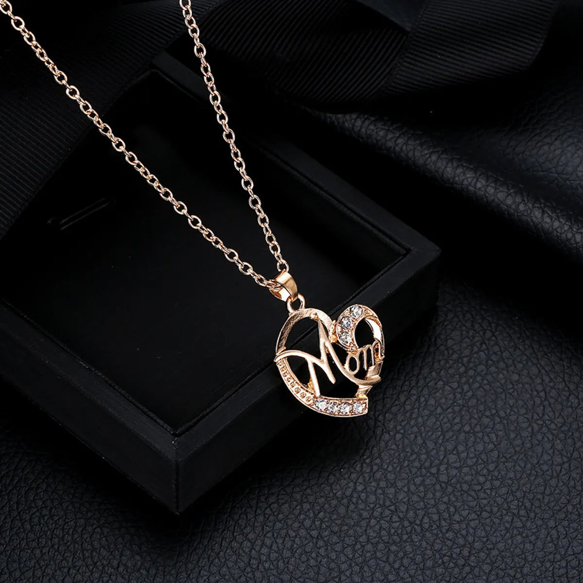 European And American New Creative Necklace  Hot Sale Women's All-match Mom Heart Shape With Diamond Necklace Female Pendant Wholesale Mother's Day Gift