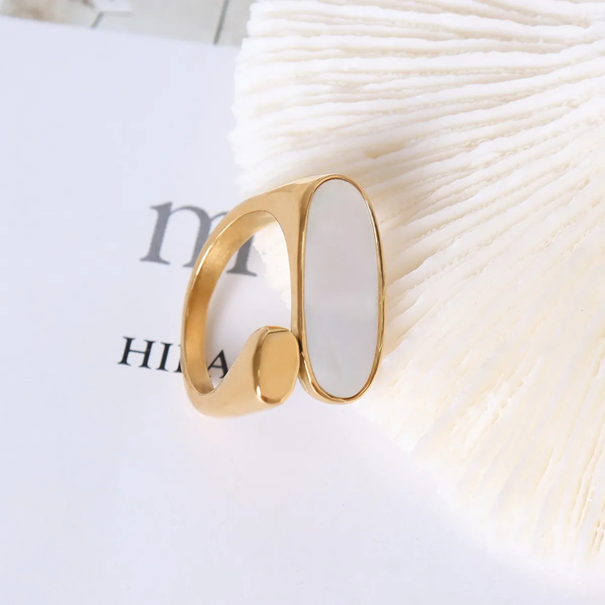 European And American Titanium Steel Plated 18k Gold Jewelry White Sea Shell Oval Ring