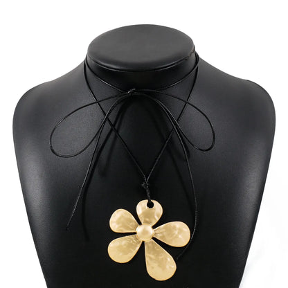 Exaggerated Modern Style Simple Style Heart Shape Flower Alloy Wholesale Pendant Necklace