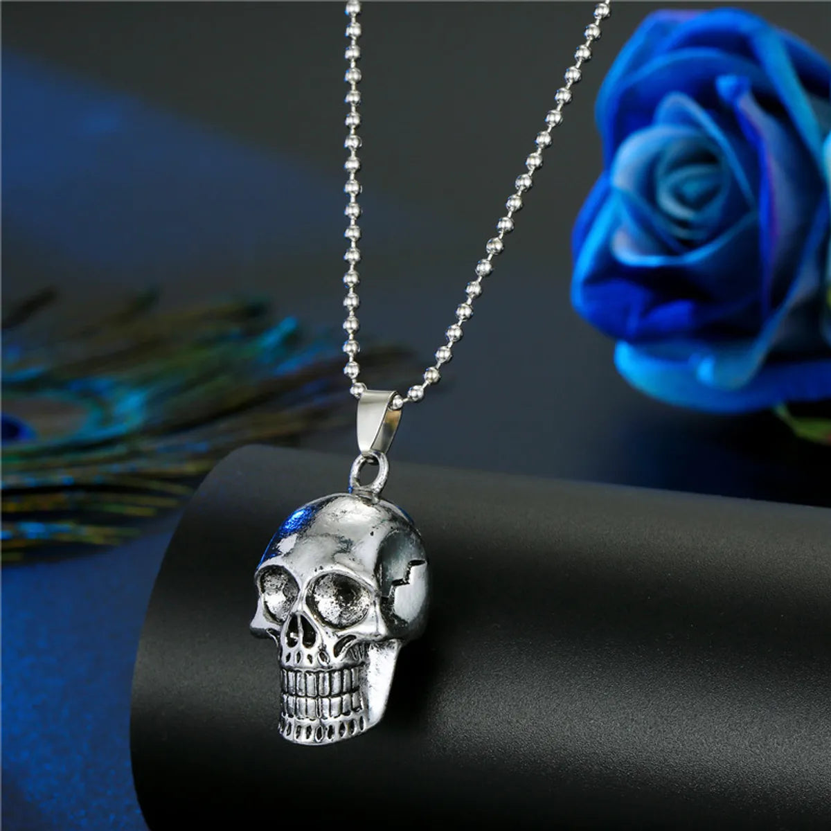 Exaggerated Retro Diamond-Studded Skull Pendant Necklace