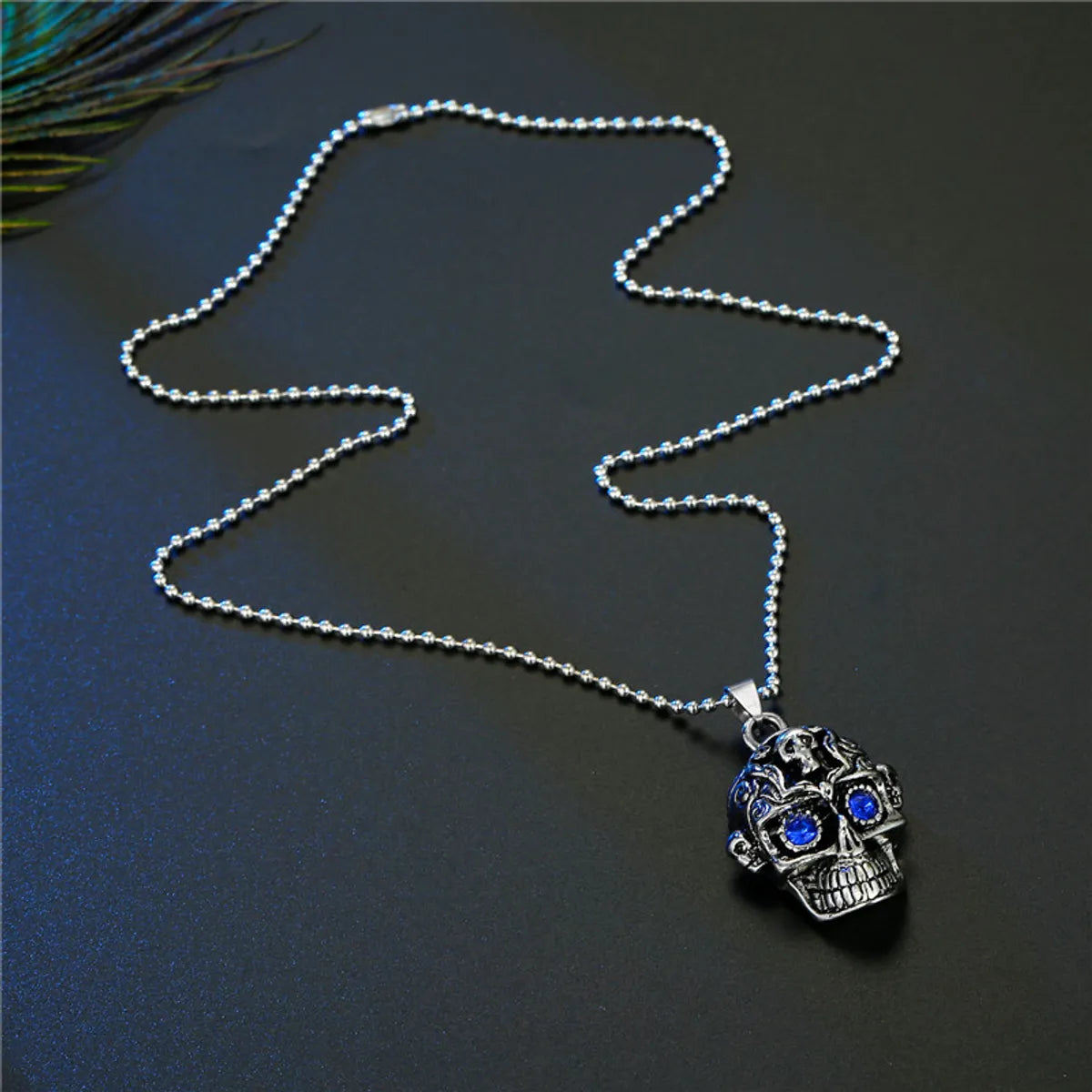 Exaggerated Retro Diamond-Studded Skull Pendant Necklace