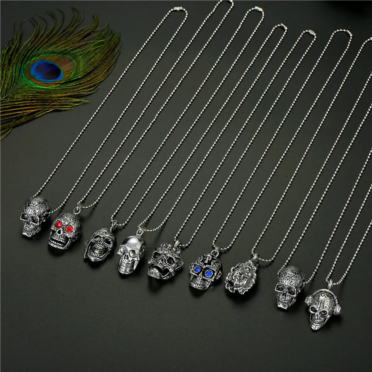 Exaggerated Retro Diamond-Studded Skull Pendant Necklace