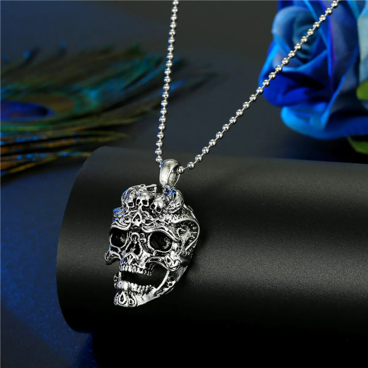 Exaggerated Retro Diamond-Studded Skull Pendant Necklace