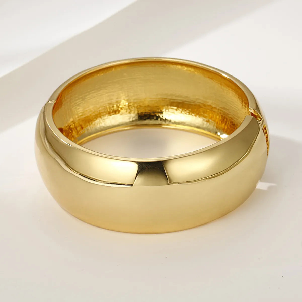 Exaggerated Solid Color Alloy Plating Gold Plated Women'S Bangle