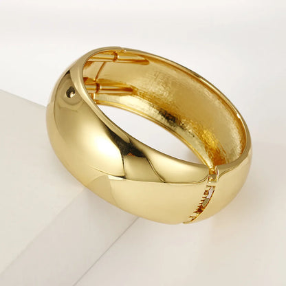 Exaggerated Solid Color Alloy Plating Gold Plated Women'S Bangle