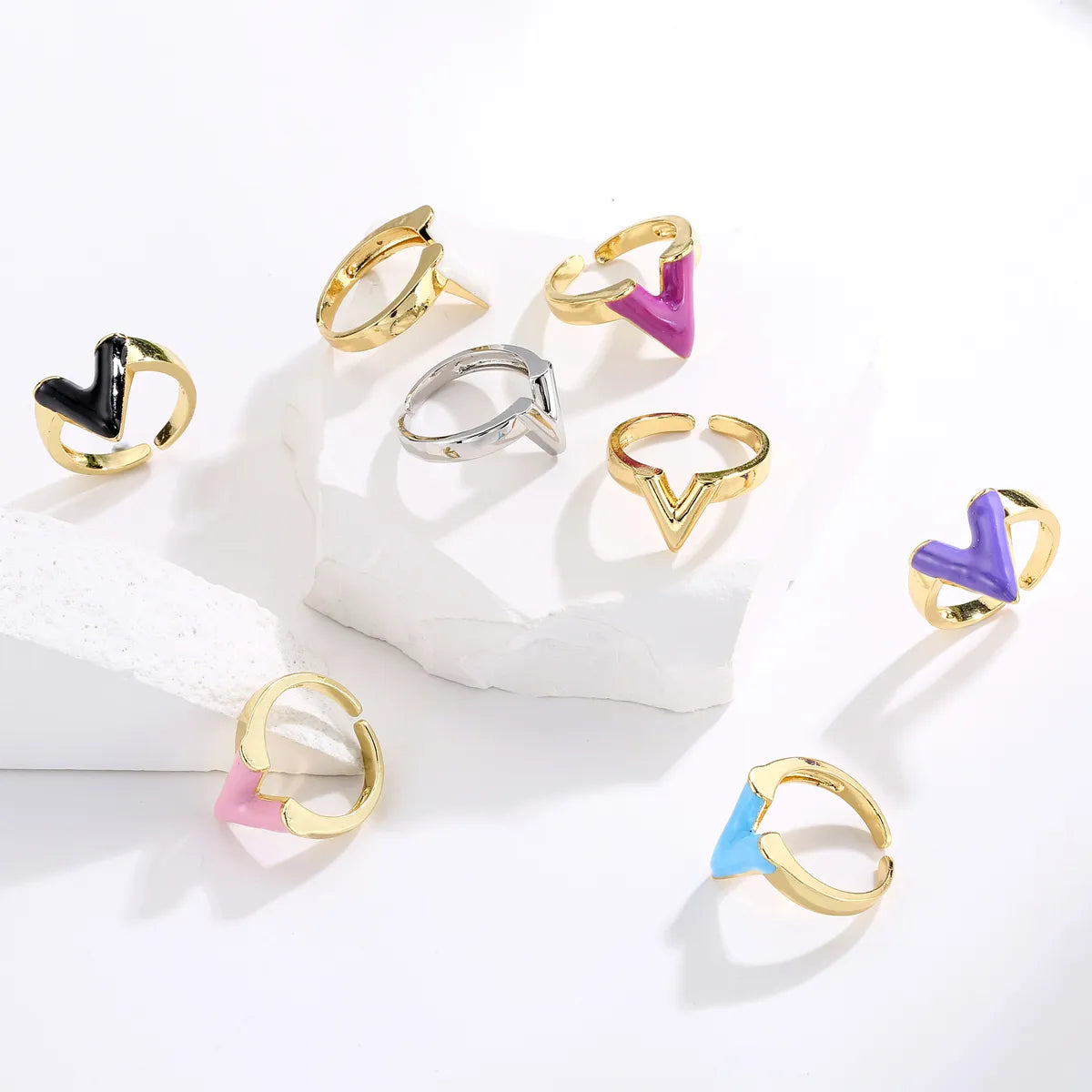 Fashion 18k Gold-plated V Letter Glossy Oil Drop Open Copper Ring