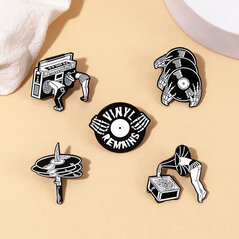 Fashion Cartoon Alloy Stoving Varnish Unisex Brooches