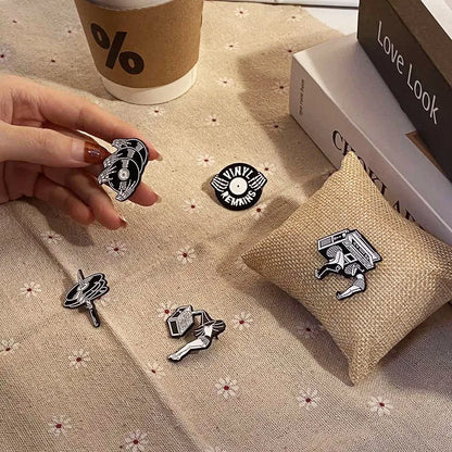 Fashion Cartoon Alloy Stoving Varnish Unisex Brooches