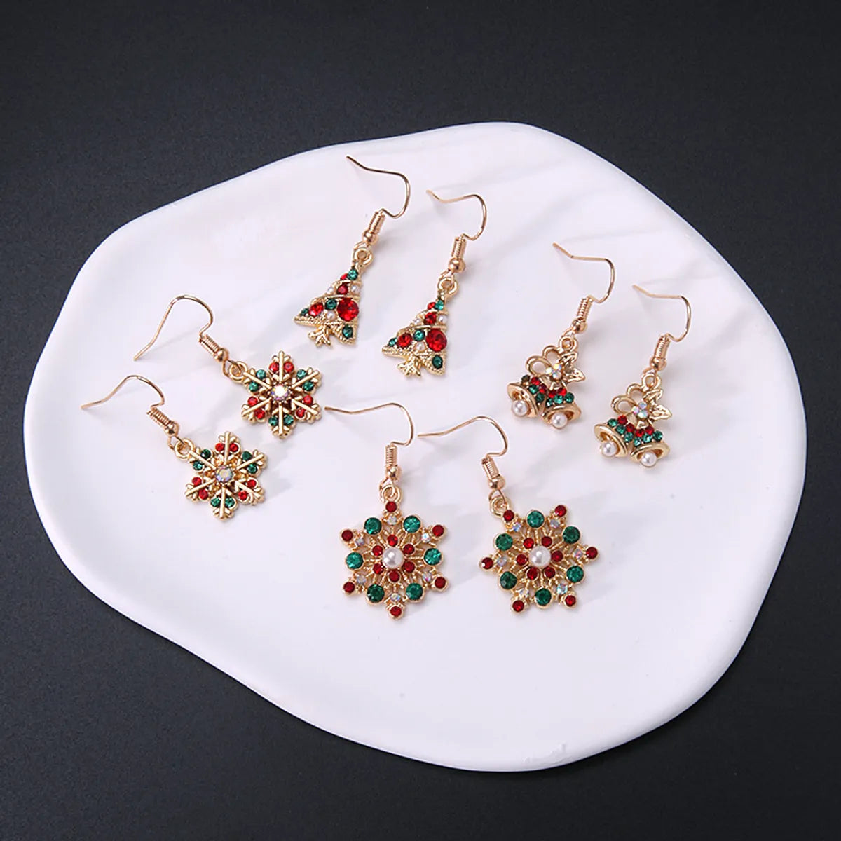 Fashion Christmas Tree Gloves Alloy Plating Inlay Artificial Gemstones Christmas Women's Drop Earrings 1 Pair