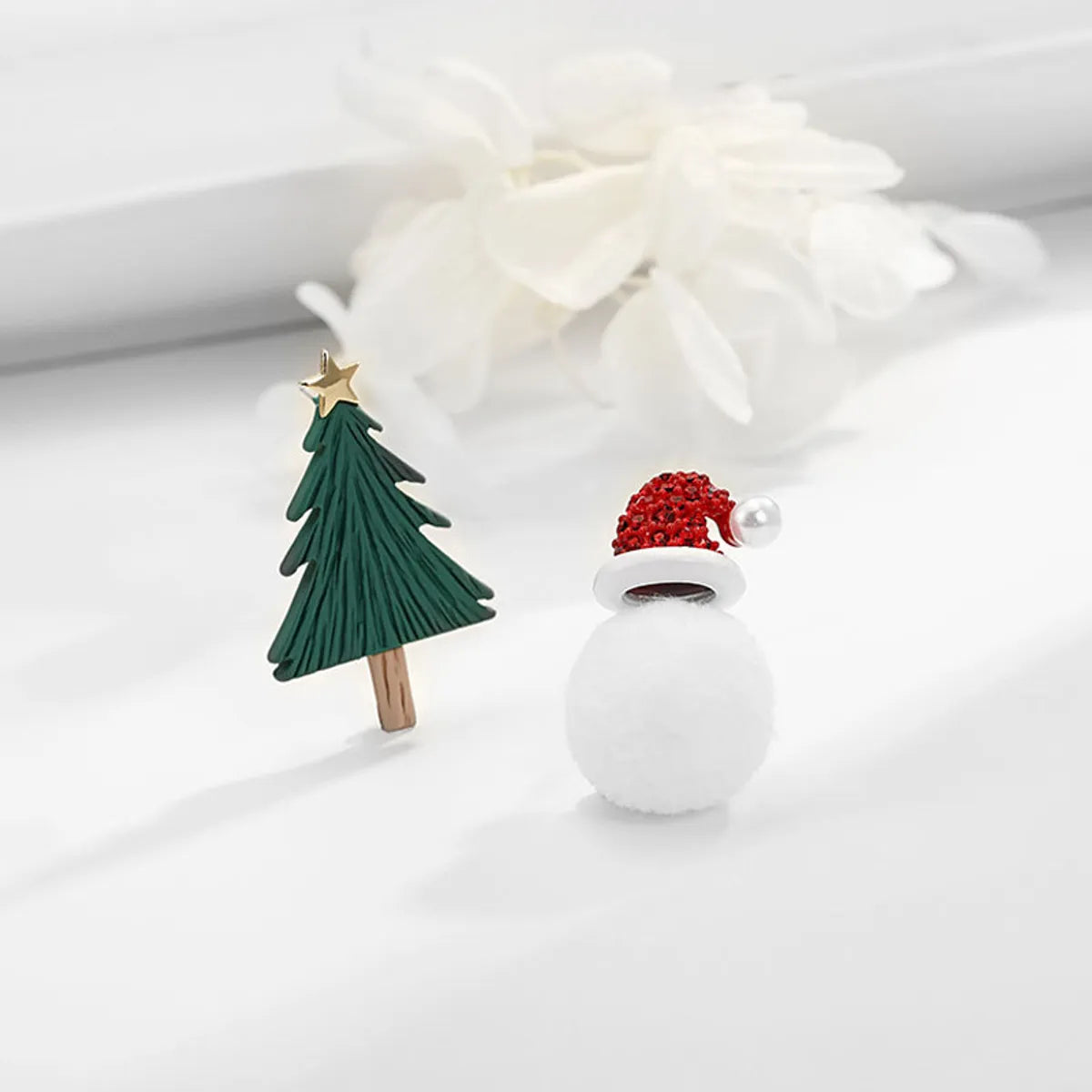 Fashion Christmas Tree Snowman Snowflake Alloy Enamel Rhinestones Women'S Drop Earrings Ear Studs 1 Pair