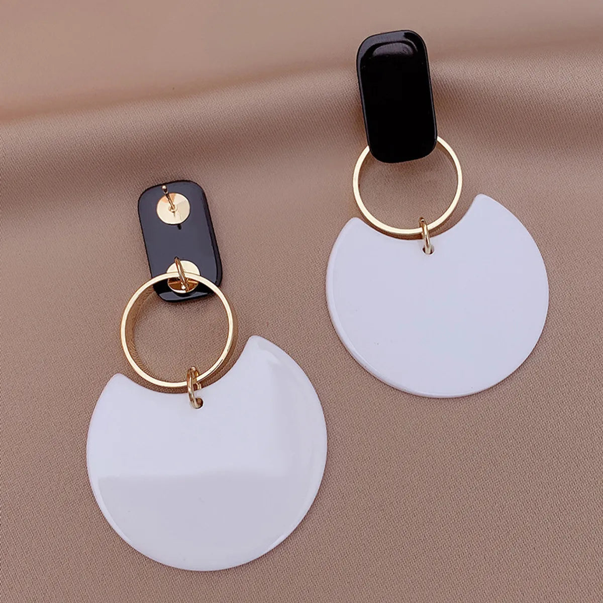 Fashion Contrast Color Acrylic Geometric Circle Drop Earrings