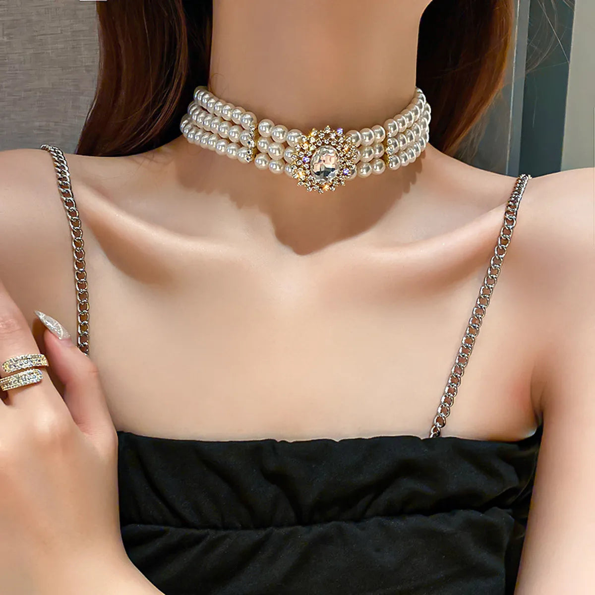 Fashion Crystal Diamond Multi-row Pearl Necklace Short Alloy Necklace