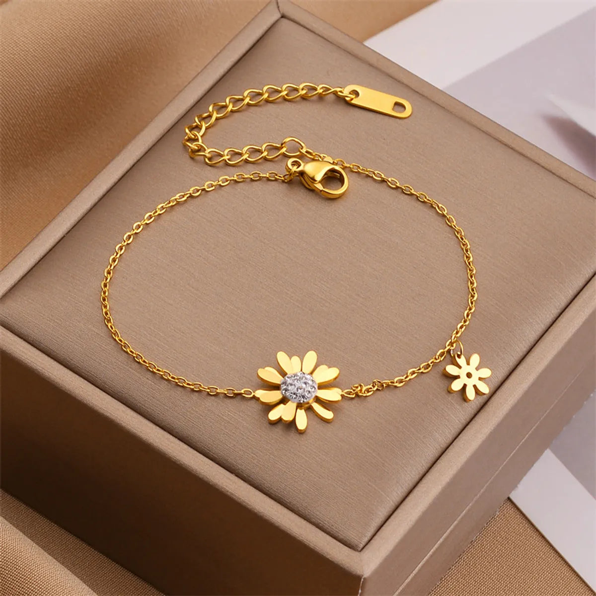 Fashion Daisy Titanium Steel Inlay Rhinestones Bracelets