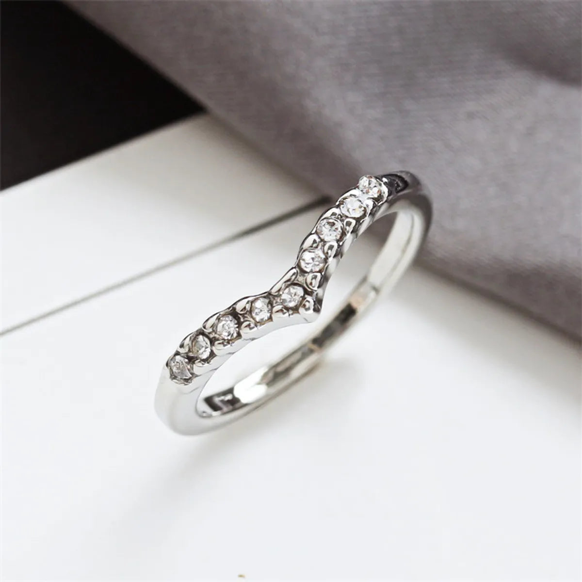 Fashion Diamond-Studded V-Shaped Ring Nhdp154418