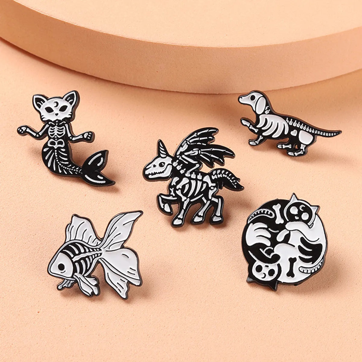 Fashion Dog Fish Alloy Stoving Varnish Brooches