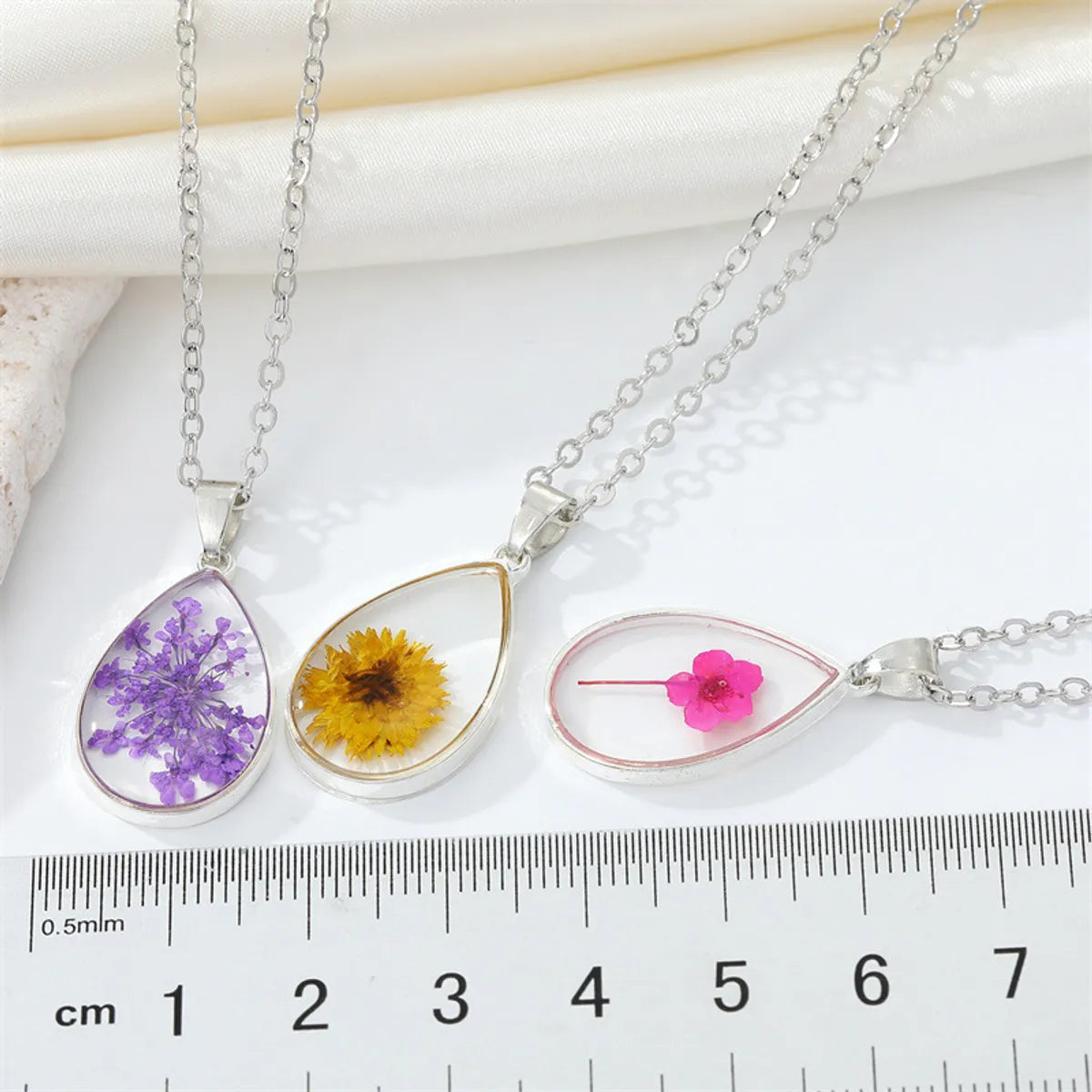 Cross-border Sold Jewelry Drop Shape Transparent Resin Dried Flower Necklace Bohemian Preserved Fresh Flower Starry Clavicle Chain