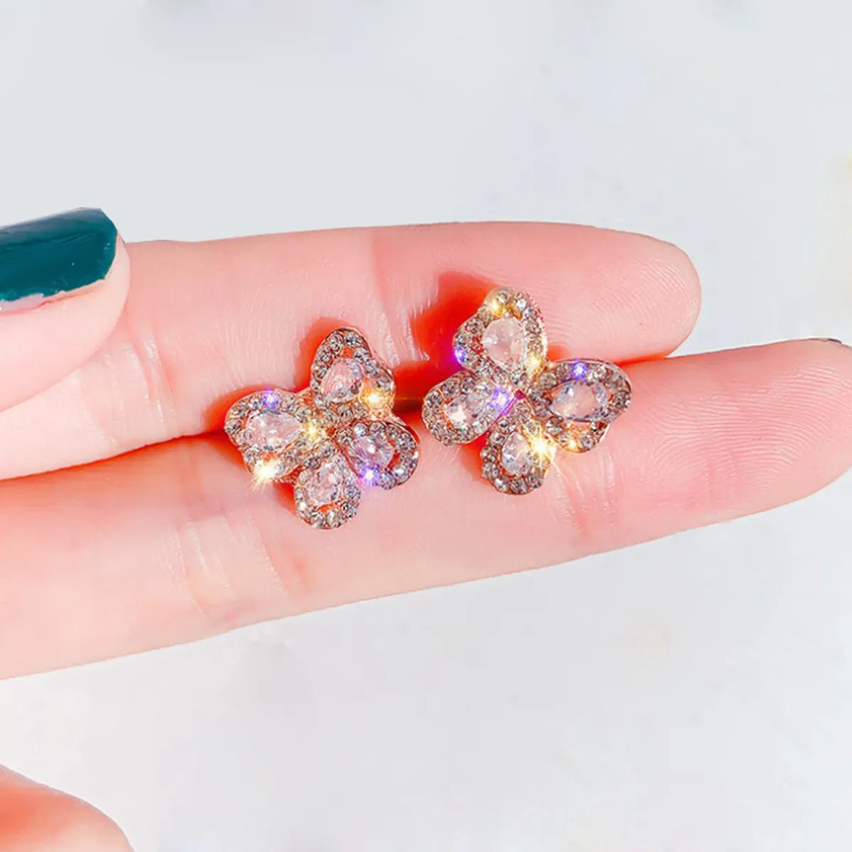 Fashion Elegant Rhinestone Inlaid Butterfly Pattern Studs Ornament