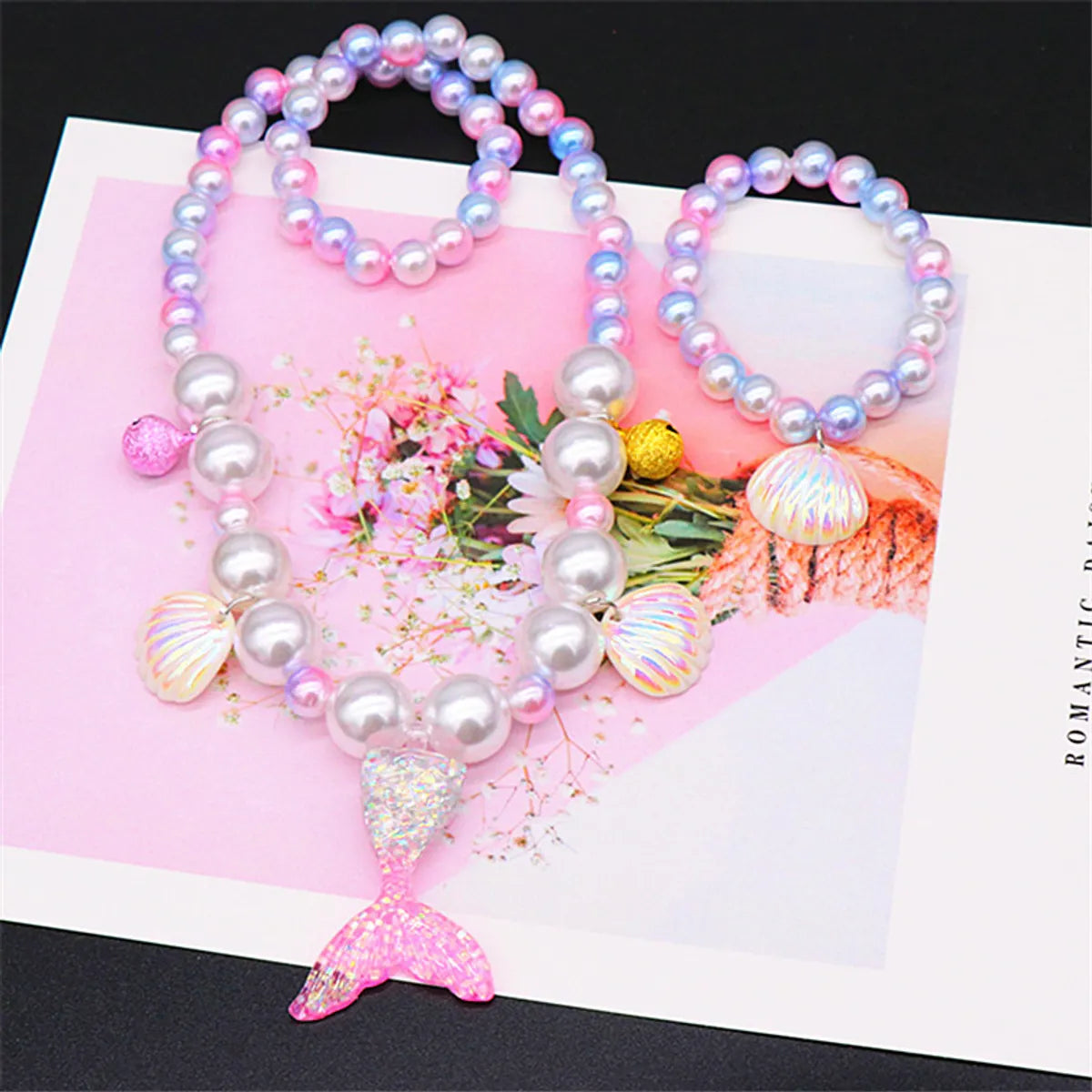 Fashion Fish Tail Resin Beaded Girl's Pendant Necklace 1 Set