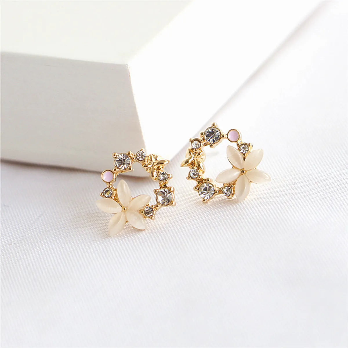 1 Pair Fashion Flower Inlay Alloy Rhinestones Ear Studs