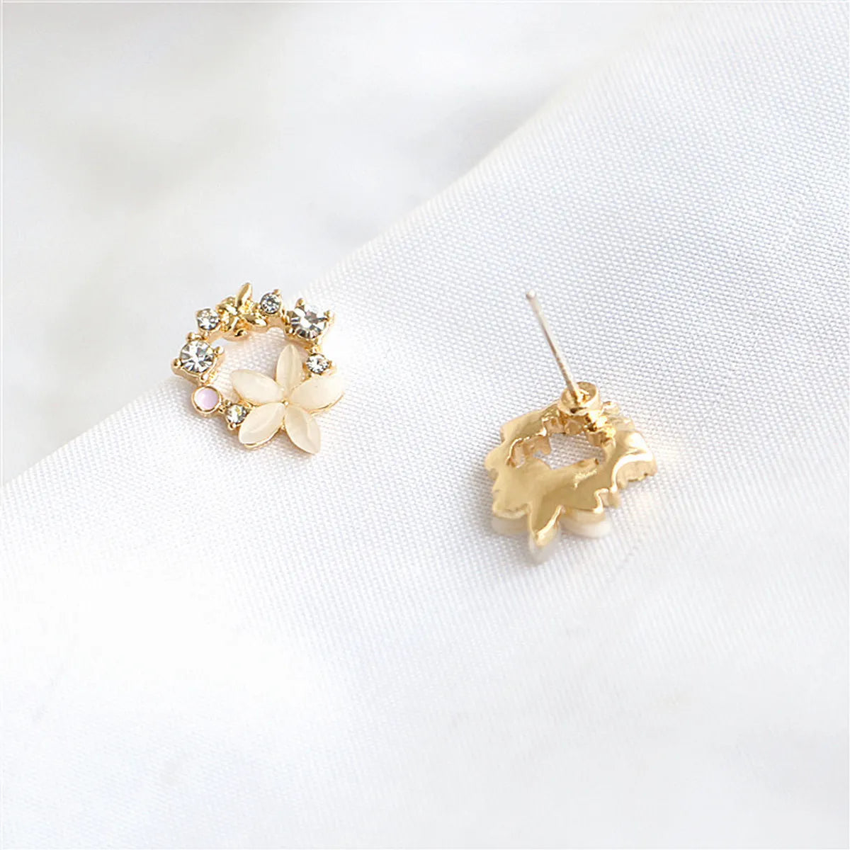 1 Pair Fashion Flower Inlay Alloy Rhinestones Ear Studs