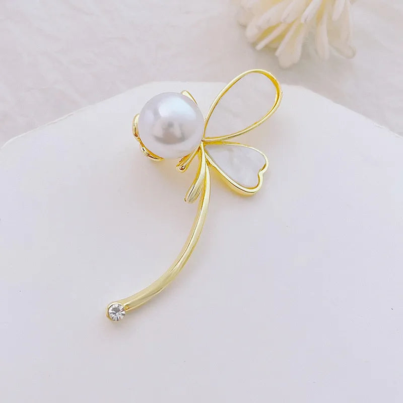 Fashion Flower Alloy Plating Inlay Artificial Gemstones Pearl Women'S Brooches